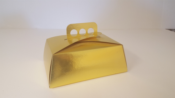 Arany színű süteményes doboz
